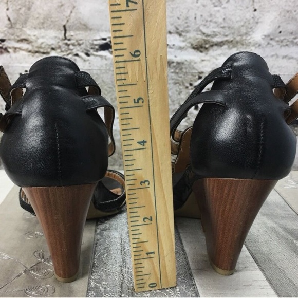 KENNETH COLE REACTION "Pine Language" 7.5 Black Strappy Brown Wood Heels Shoes. - Picture 9 of 11